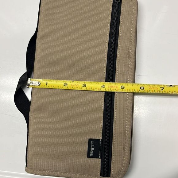 L. L. Bean Tan Unisex Single or Family Passport & Documents Organizer w/Handle - Picture 15 of 16